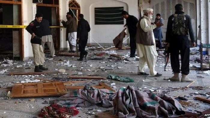 4 militants, 2 soldiers killed in mosque attack in Pakistan 